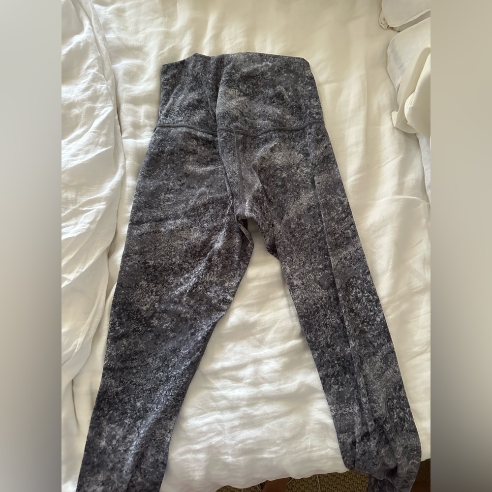 Lululemon marble leggings side 4 25”